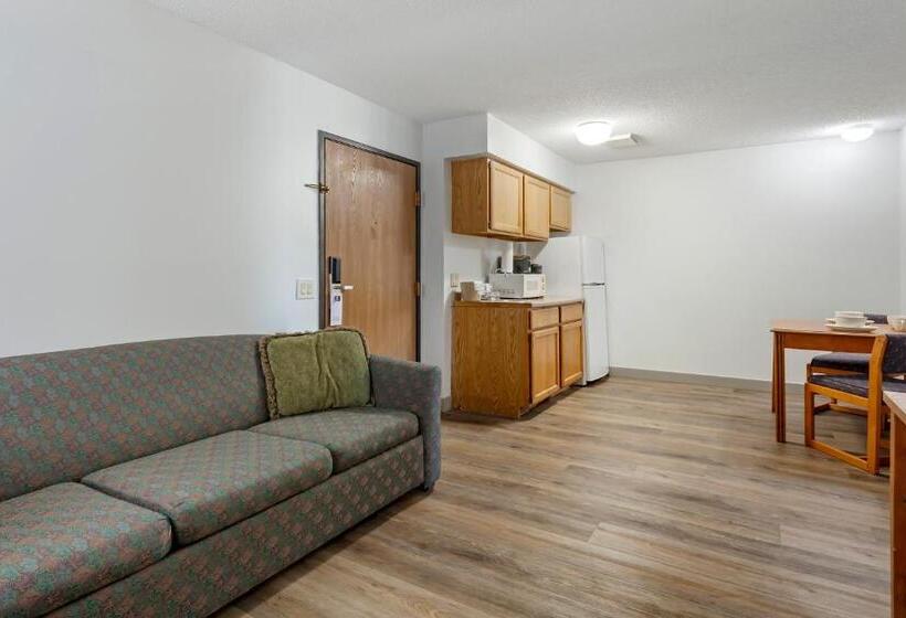 استراحتگاه Polynesian Hotel & Suites Wisconsin Dells/lake Delton