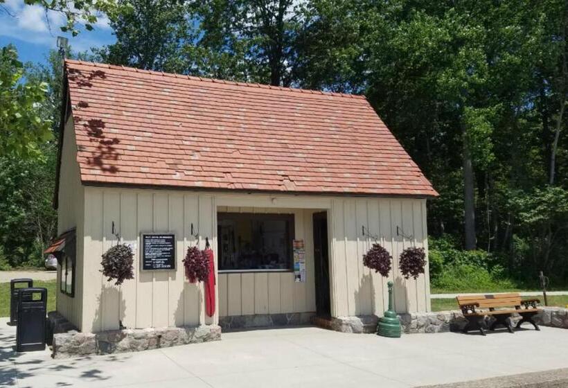 אתר נופש Potawatomi Inn & Cabins