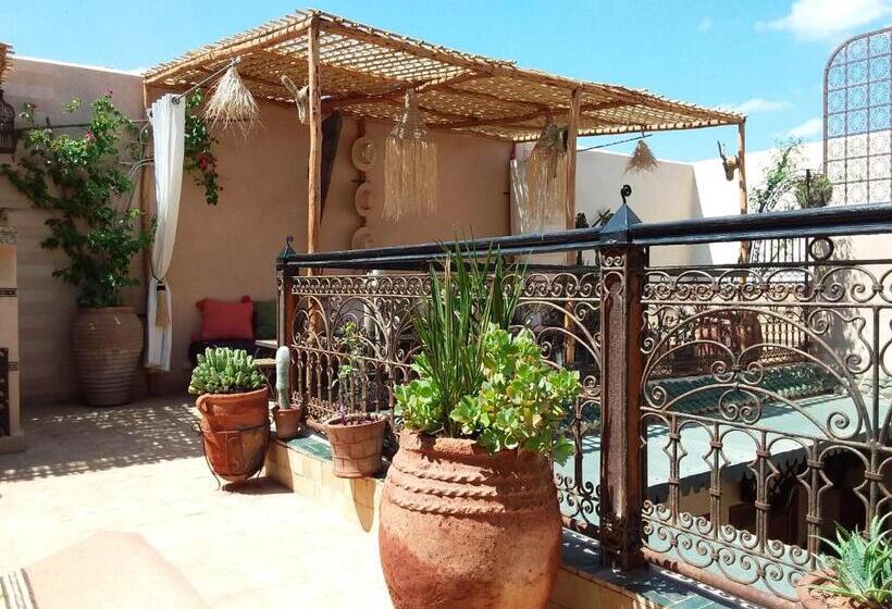 تختخواب و صبحانه Riad Makene Mouchkill