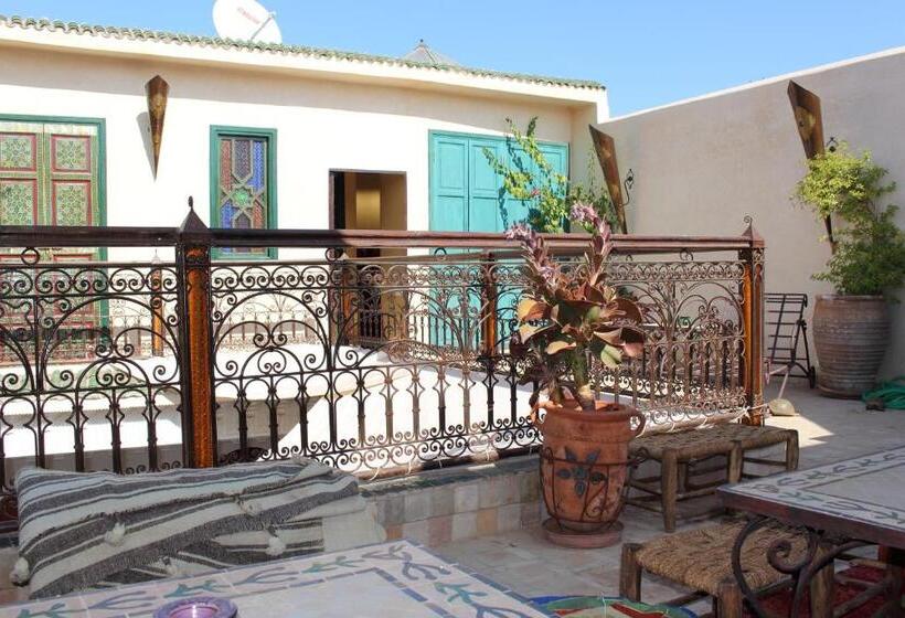 تختخواب و صبحانه Riad Makene Mouchkill