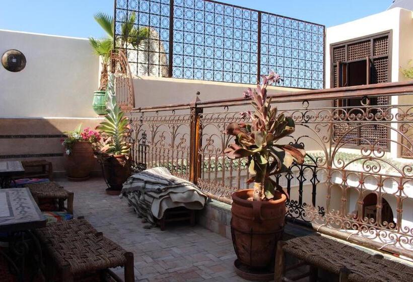 تختخواب و صبحانه Riad Makene Mouchkill