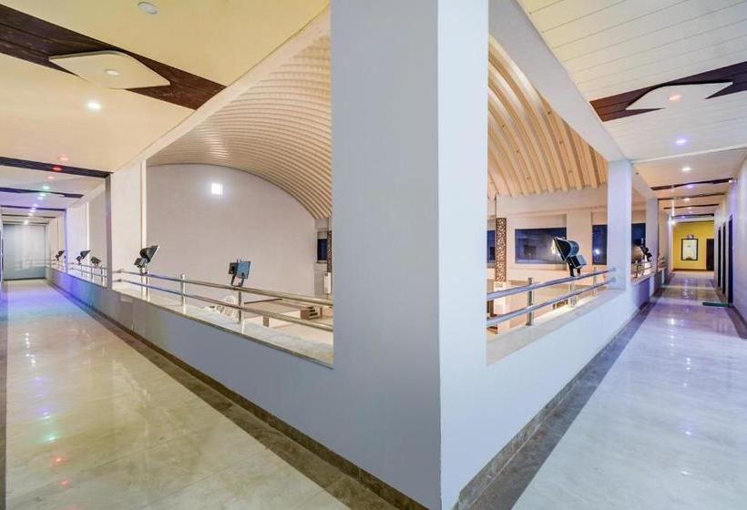 فندق Capital O 64337 Madhuvan Pool And Resort