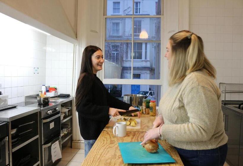 Urbany Hostel London 18 40 Years Old