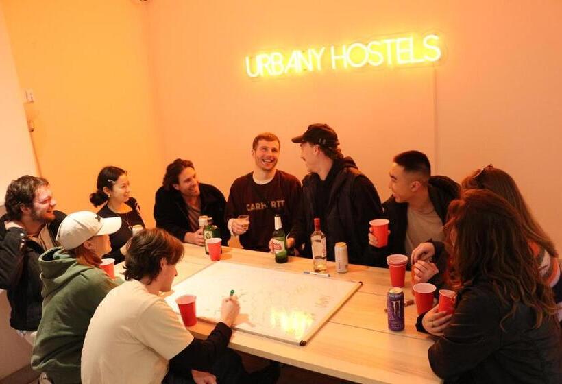 Urbany Hostel London 18 40 Years Old