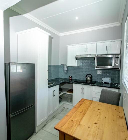 פנסיון Victorian Square Guesthouse