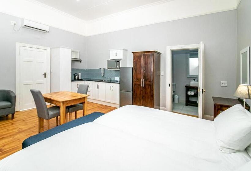 פנסיון Victorian Square Guesthouse