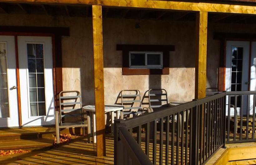 هاستل Timberland Inn