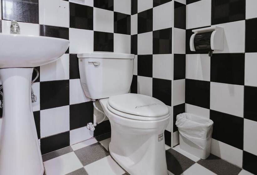 تختخواب و صبحانه Mountain Traveler Inn