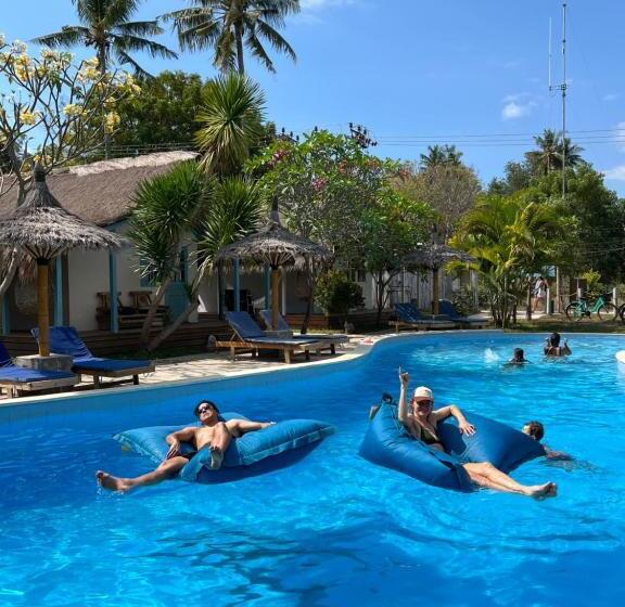 هتل Captain Goodtimes