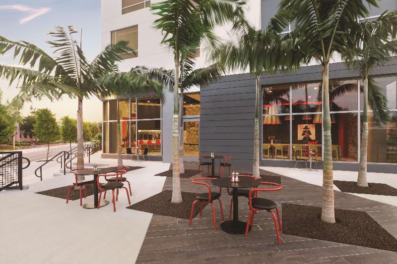 Kompose Boutique Hotel Miami Airport