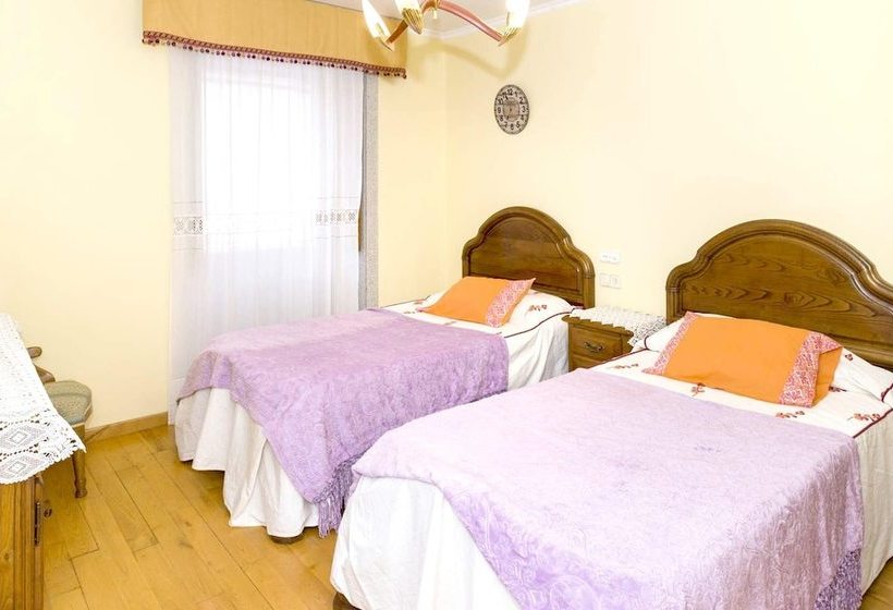 Spacious House With Mountain View In Carboeiro De Francia