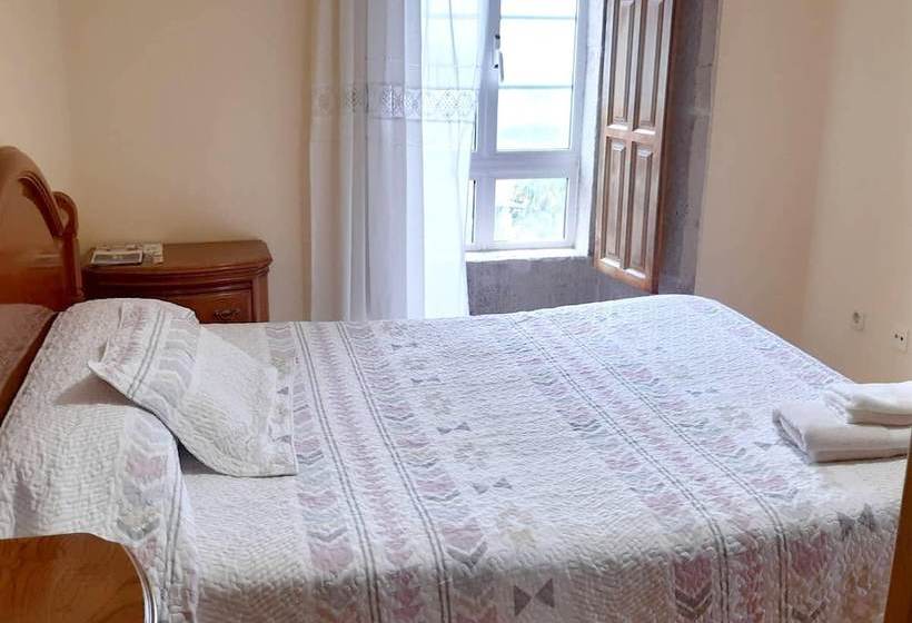 Spacious House With Mountain View In Carboeiro De Francia