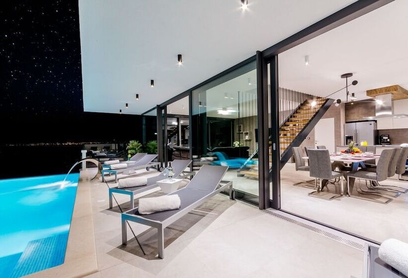 Luxury Villa Soleil With Swimming Pool