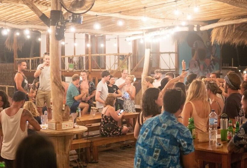 Mad Monkey Gili Trawangan   Hostel