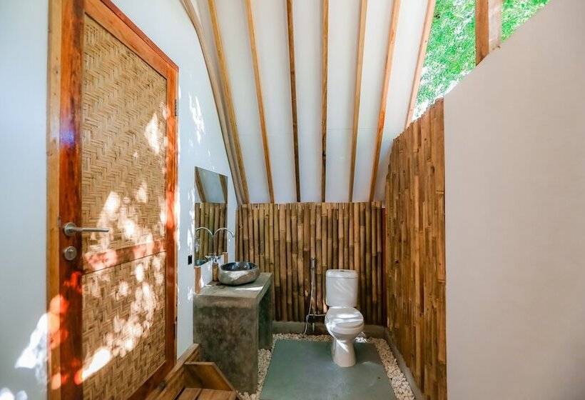 Mad Monkey Gili Trawangan   Hostel
