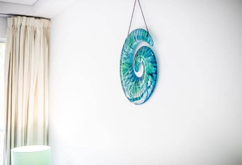 Spacious Tropical Sanctuary Ocean Views