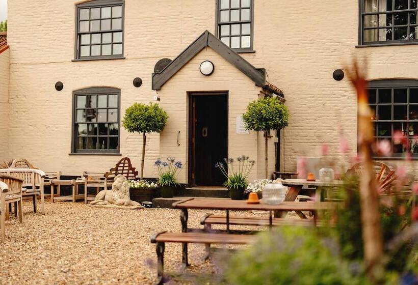 צימר Wheatacre White Lion