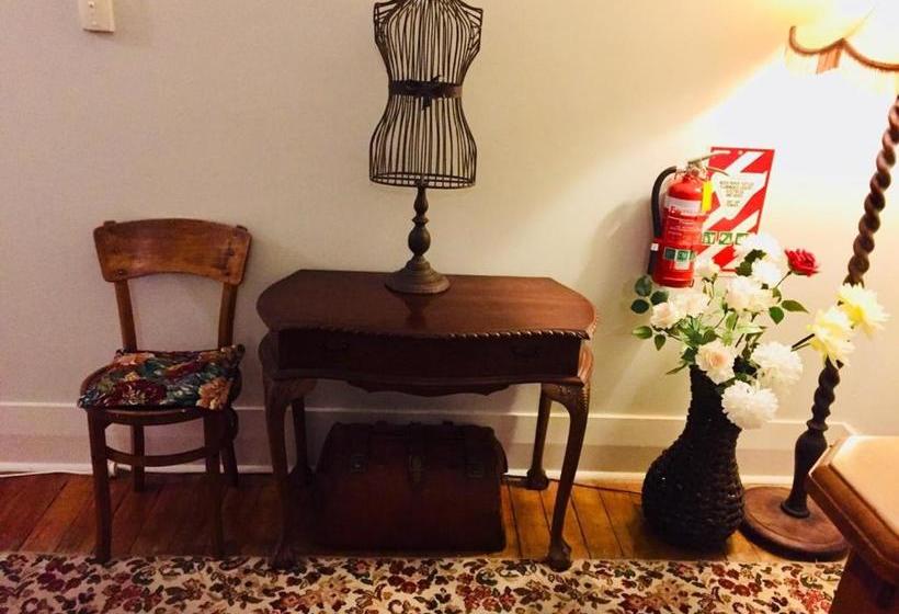 هتل Albatross Inn Bed & Breakfast