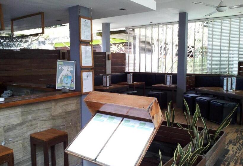 هتل Javacove Beach