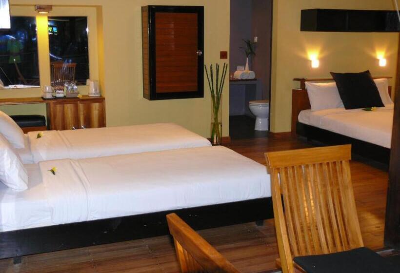 هتل Javacove Beach