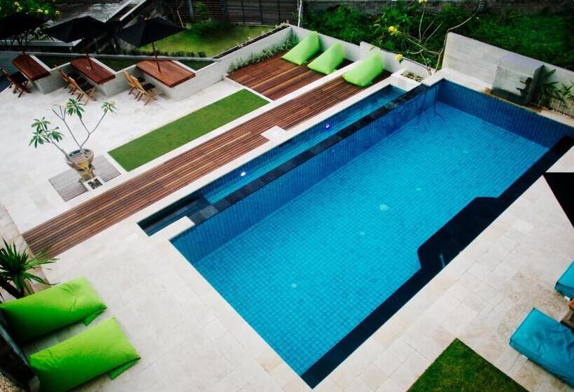 هتل Javacove Beach