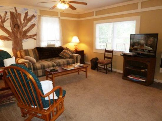 Mountain_roots_lodging