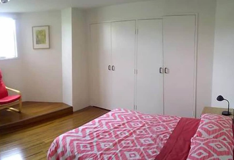 بنسيون Charles Rooms Guesthouse