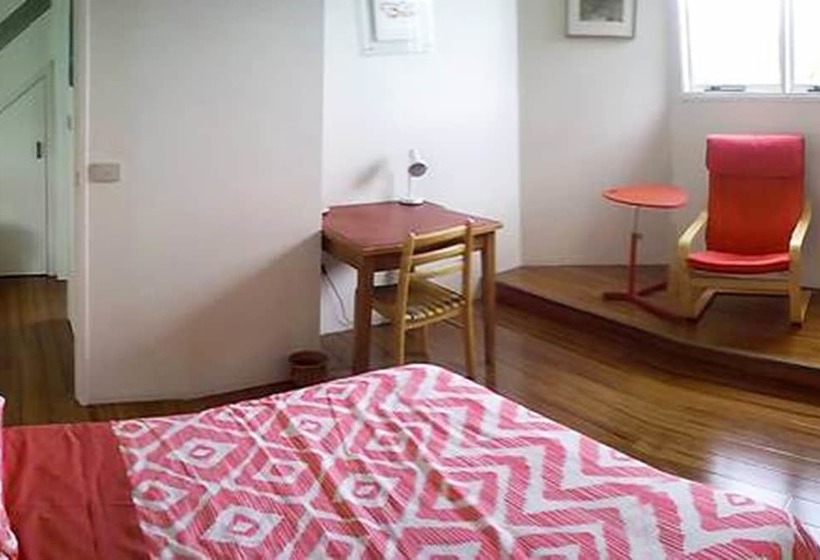 بنسيون Charles Rooms Guesthouse