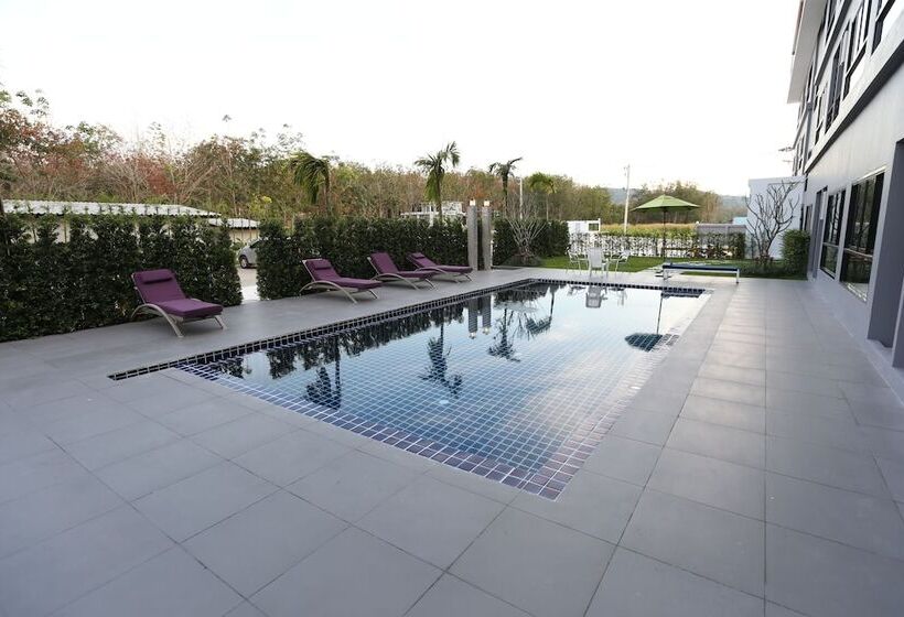 Отель S4 Nai Yang Beach Near Phuket Airport