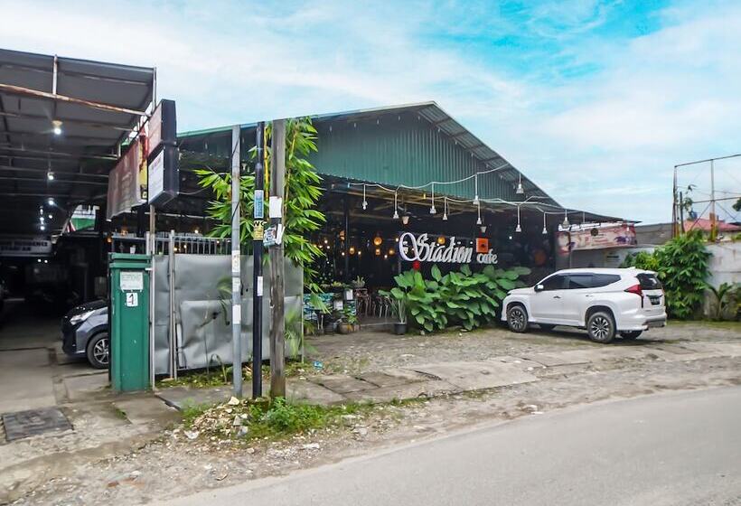 هتل Oyo 990 Stadion Residence