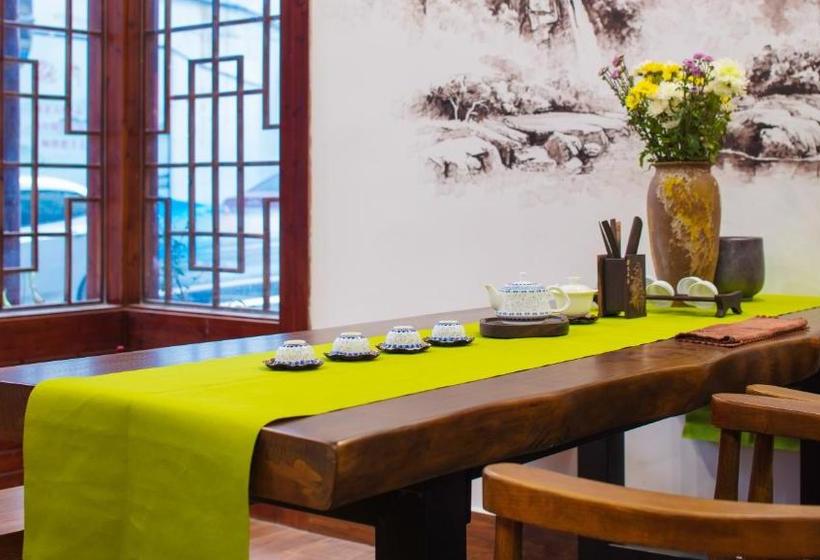 بنسيون Floral  · Spring Guesthouse Zhangjiajie