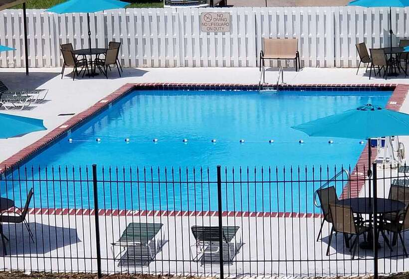 בית מלון כפרי Studio 6 Suites Memphis, Tn East Memphis