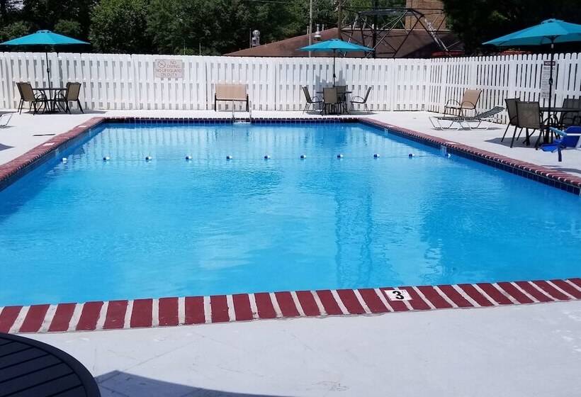 בית מלון כפרי Studio 6 Suites Memphis, Tn East Memphis