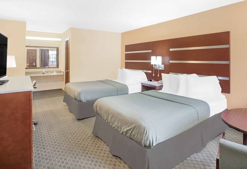 هتل Days Inn By Wyndham Fayetteville