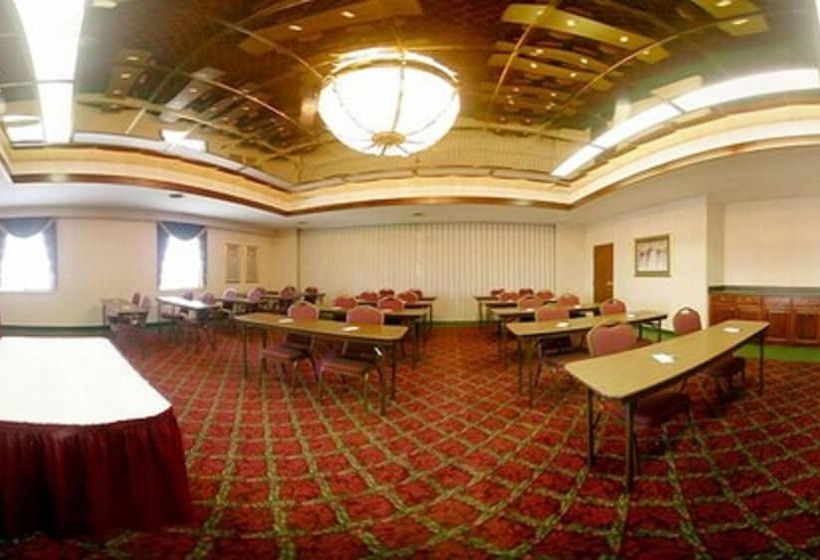 هتل Days Inn & Suites By Wyndham Hickory