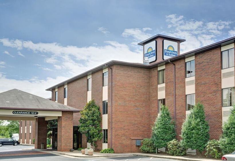 هتل Days Inn & Suites By Wyndham Hickory