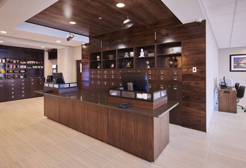 Отель Four Points By Sheraton Clevelandeastlake