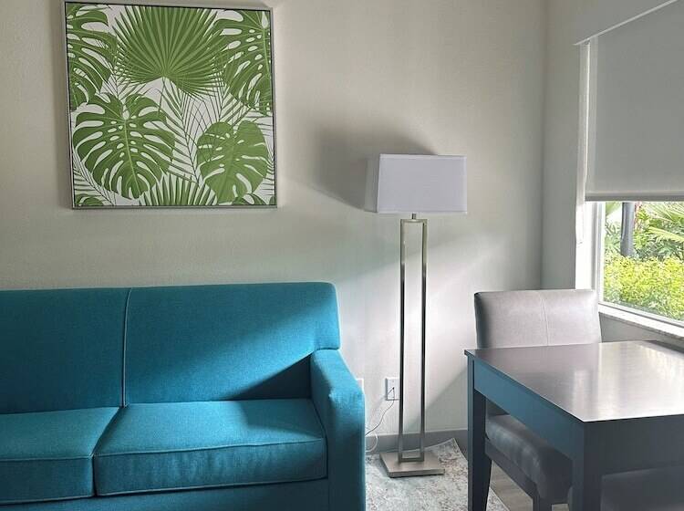 Отель Oasis Bay Suites, Tampa, Busch Gardens, Usf