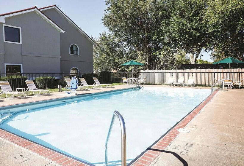 هتل La Quinta Inn By Wyndham Sandusky Near Cedar Point