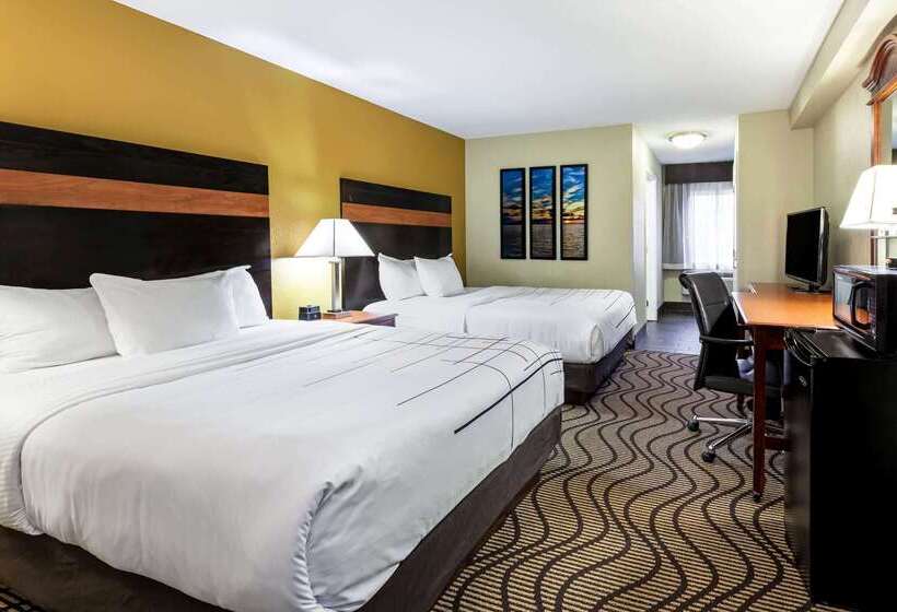 هتل La Quinta Inn By Wyndham Sandusky Near Cedar Point