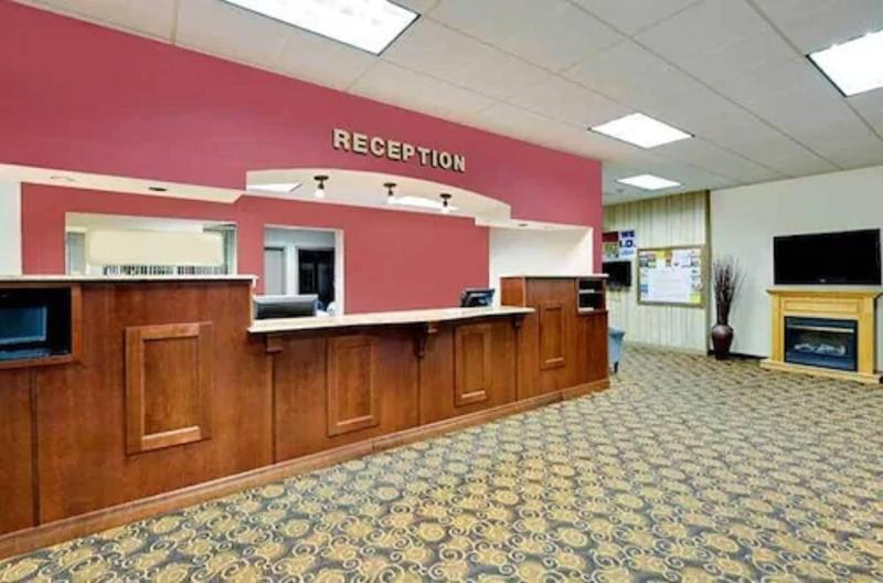בית מלון כפרי Norwood Inn And Suites Worthington