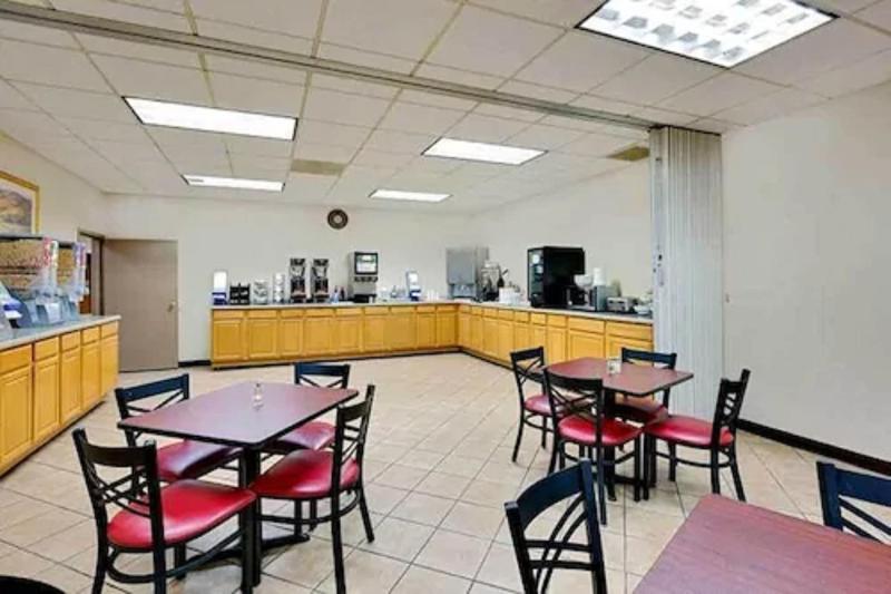 בית מלון כפרי Norwood Inn And Suites Worthington