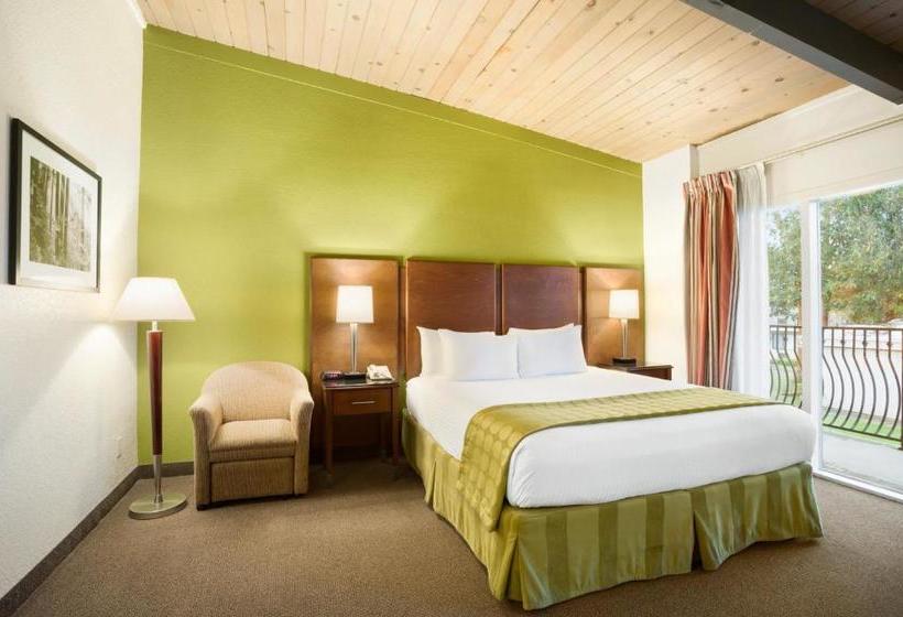 فندق Ramada By Wyndham San Diego North  & Conference Center