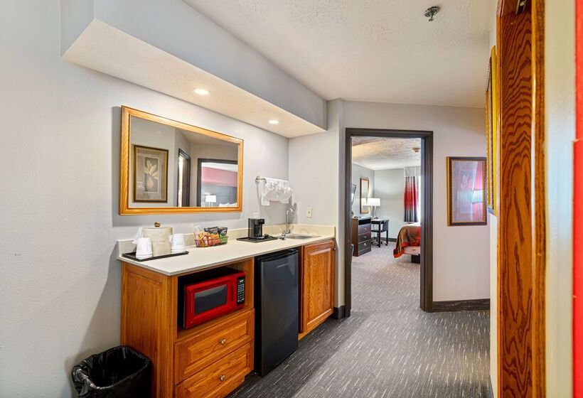 هتل Ramada By Wyndham Sioux Falls Airport   Waterpark Resort & Event Center