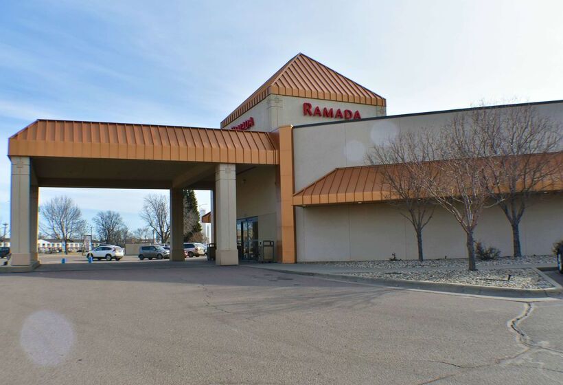 هتل Ramada By Wyndham Sioux Falls Airport Waterpark Resort & Event Center