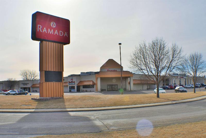 هتل Ramada By Wyndham Sioux Falls Airport Waterpark Resort & Event Center