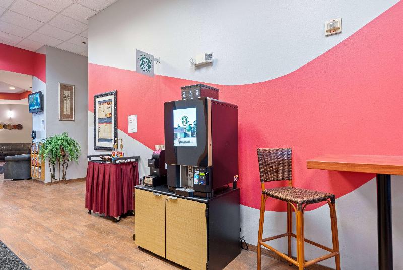 هتل Ramada By Wyndham Sioux Falls Airport   Waterpark Resort & Event Center