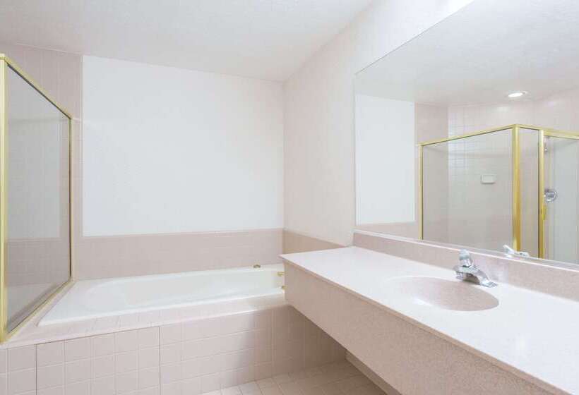 هتل Ramada By Wyndham St George