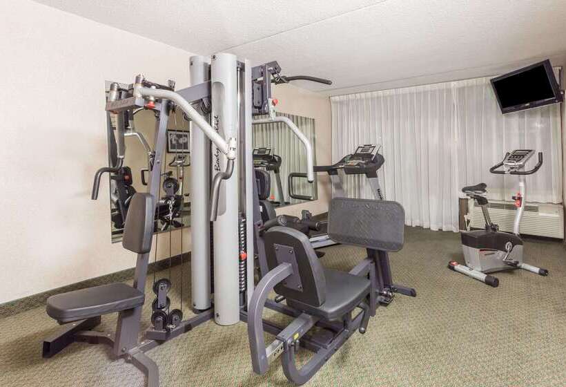 فندق Ramada By Wyndham Triangle/quantico