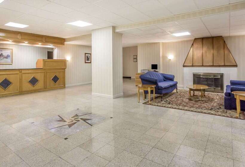 فندق Ramada By Wyndham Triangle/quantico